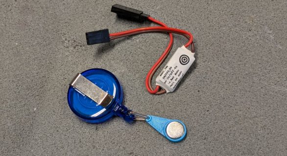 Magnetický spínač 8A